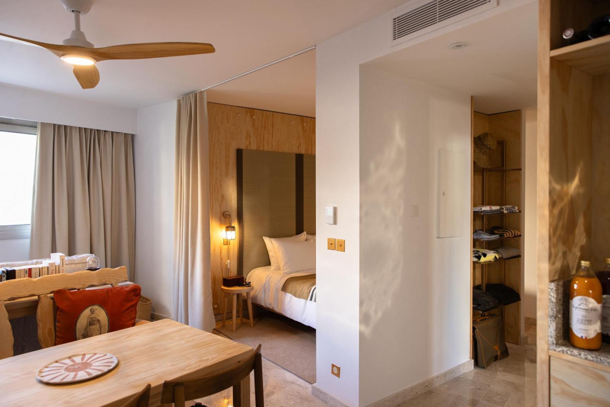 Hotel Mob